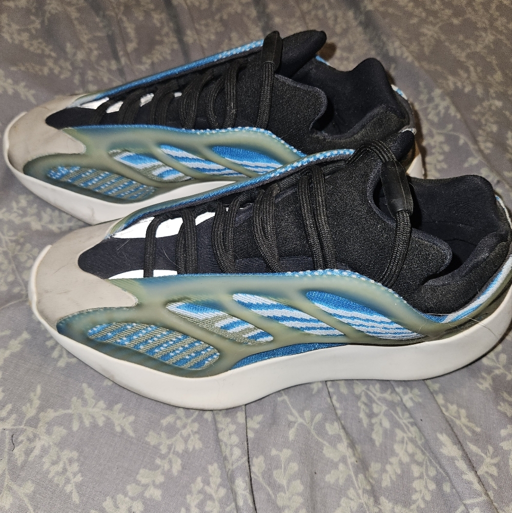 Yeezy 700 v3 Arzareth